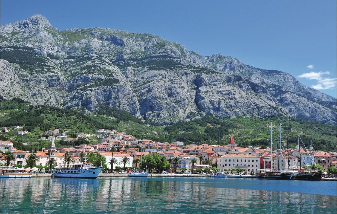 Awesome Apartment In Makarska With Kitchen ภายนอก รูปภาพ